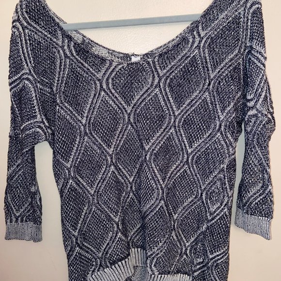 Quarter length sleeve sweater - Picture 2 of 2